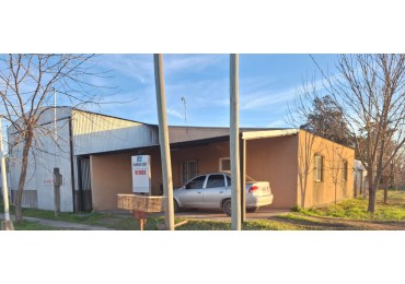 VENDO CASA CON TINGLADO EN 1 DE MAYO!!