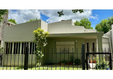 VENDO AMPLIA CASA EN VILLA ELISA, MUY LINDA UBICACION!!!