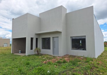 VENDO CASA A ESTRENAR EN VILLA ELISA!!
